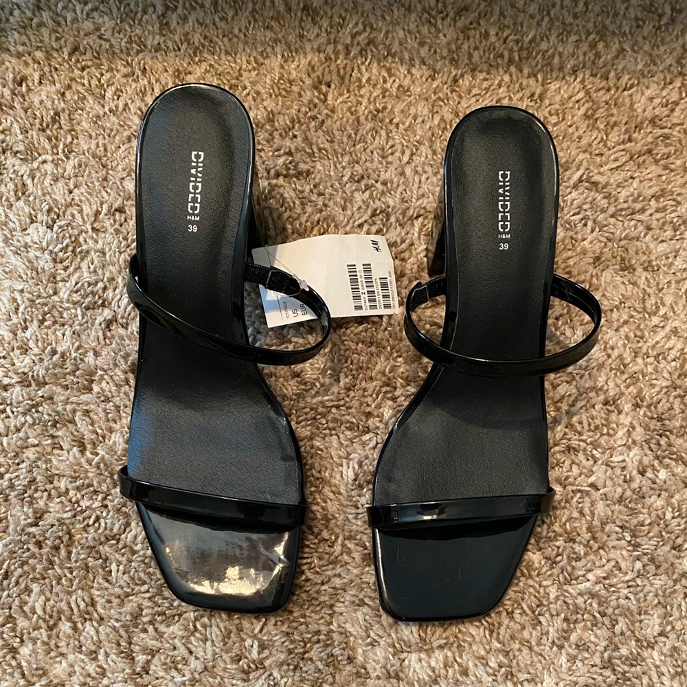 Black high heels - Picture 2 of 3